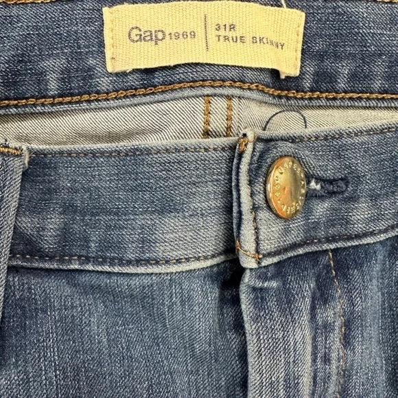 GAP Light Wash Straight Leg Jeans Size 31 Mid-Rise Denim - Picture 6 of 7